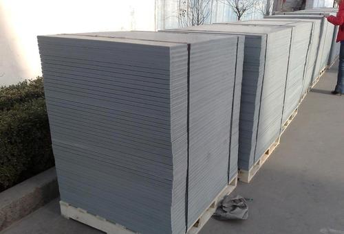 <a href=http://www.lanjingfang.cn/ target=_blank class=infotextkey>免燒磚托板</a>的種類