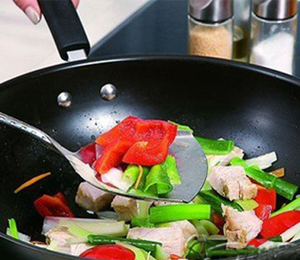 教你五個(gè)小技巧幫你炒菜少油煙